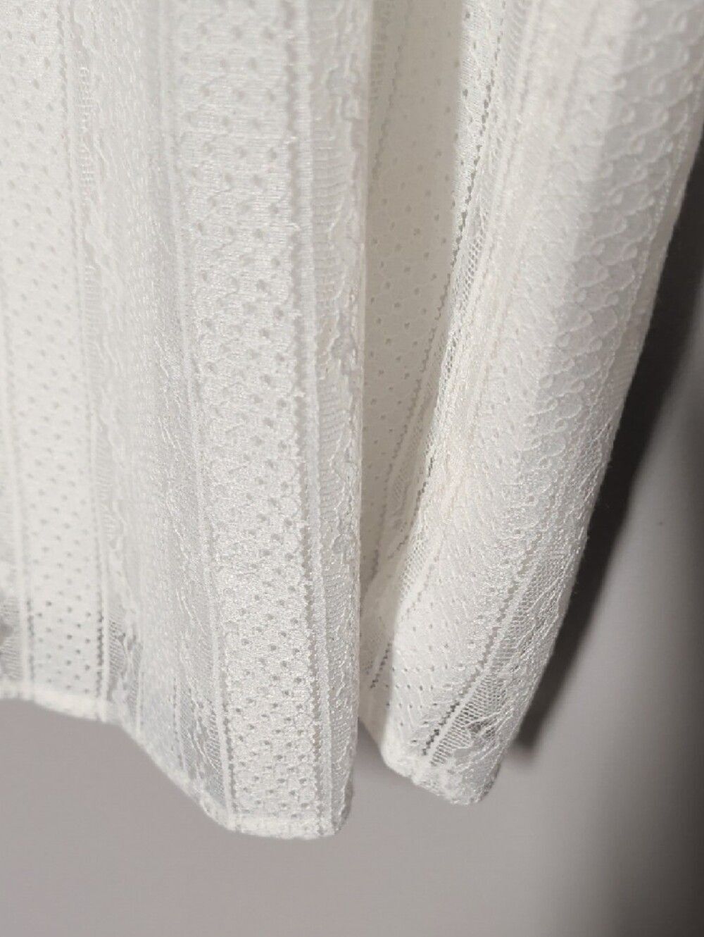 White Lace Flutter Sleeve Top - Picture 4 of 8